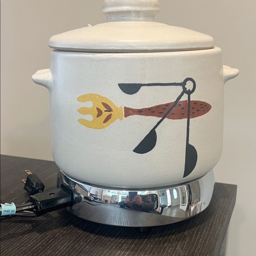 White Ceramic Electric Fondue Pot with Decorative Spoon Motif West Bend